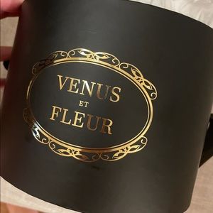 Venus et Fleur small round roses arrangement